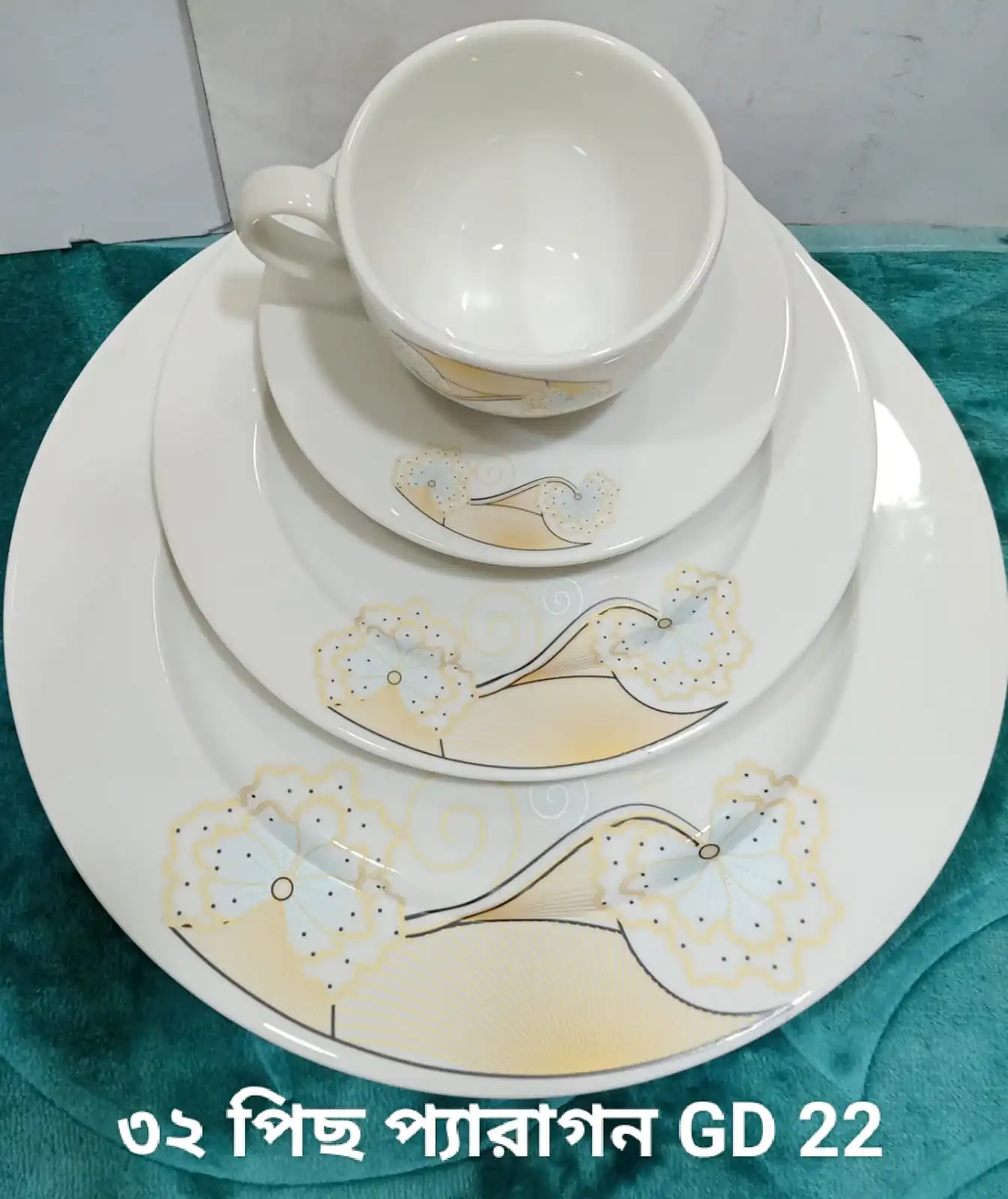 32 pieces  paragon GD 22 dinner set - Image 1